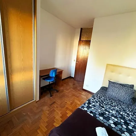 Big 4-bedroom With 2 Full Bathrooms In Area * Porto