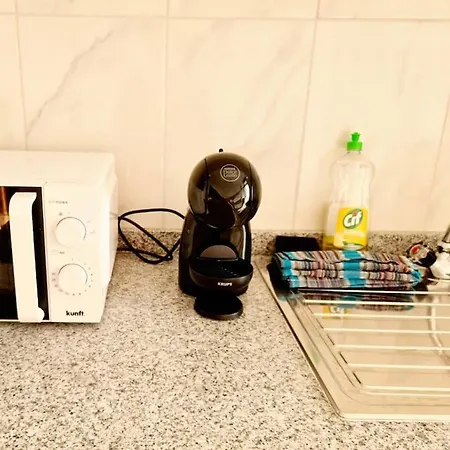 Big 4-bedroom With 2 Full Bathrooms In Area Appartement