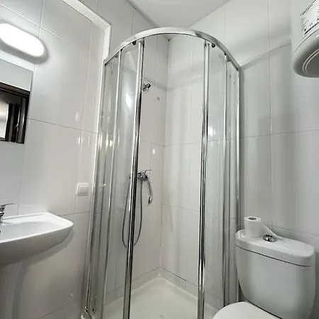 Big 4-bedroom With 2 Full Bathrooms In Area *
