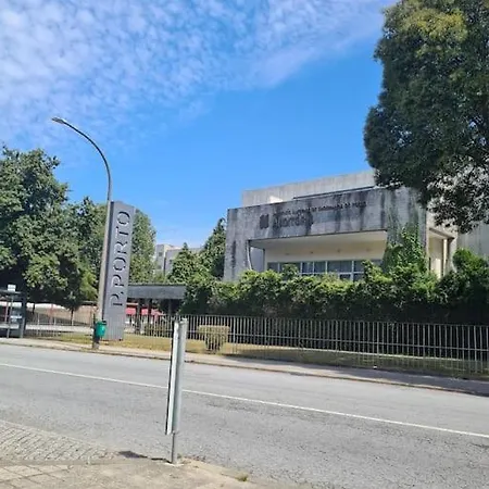 Big 4-bedroom With 2 Full Bathrooms In Area