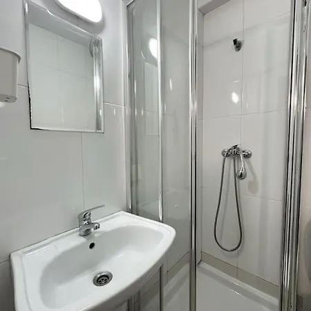 Big 4-bedroom With 2 Full Bathrooms In Area