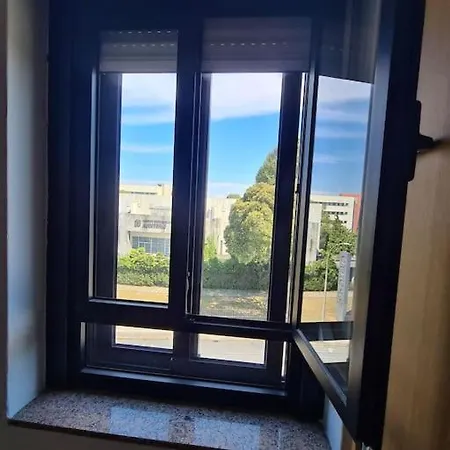Big 4-bedroom With 2 Full Bathrooms In Area Porto