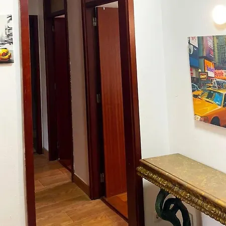 Big 4-bedroom With 2 Full Bathrooms In Area Appartamento *